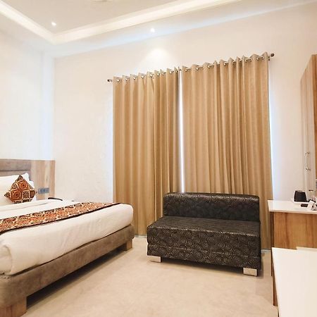 Blessings Hotel Amritsar Esterno foto