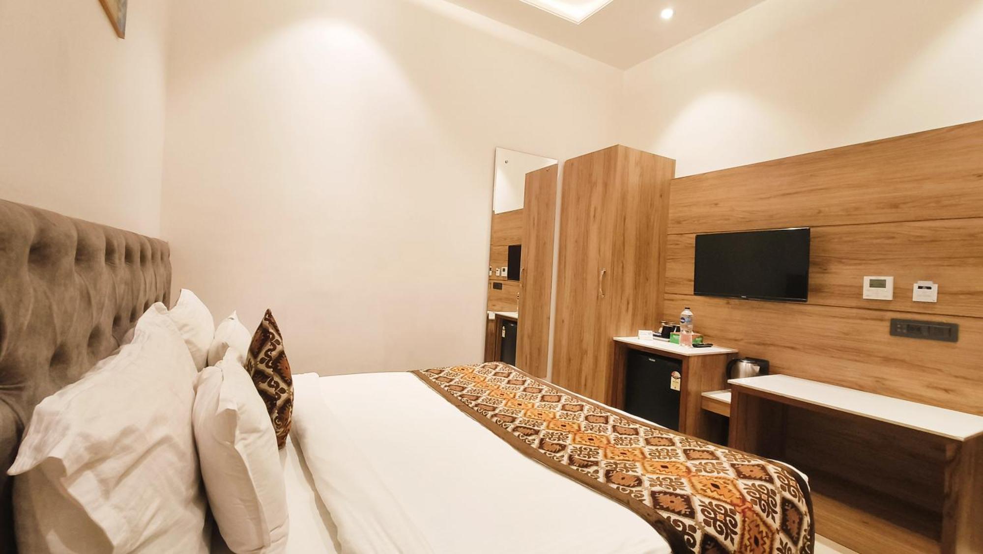 Blessings Hotel Amritsar Esterno foto