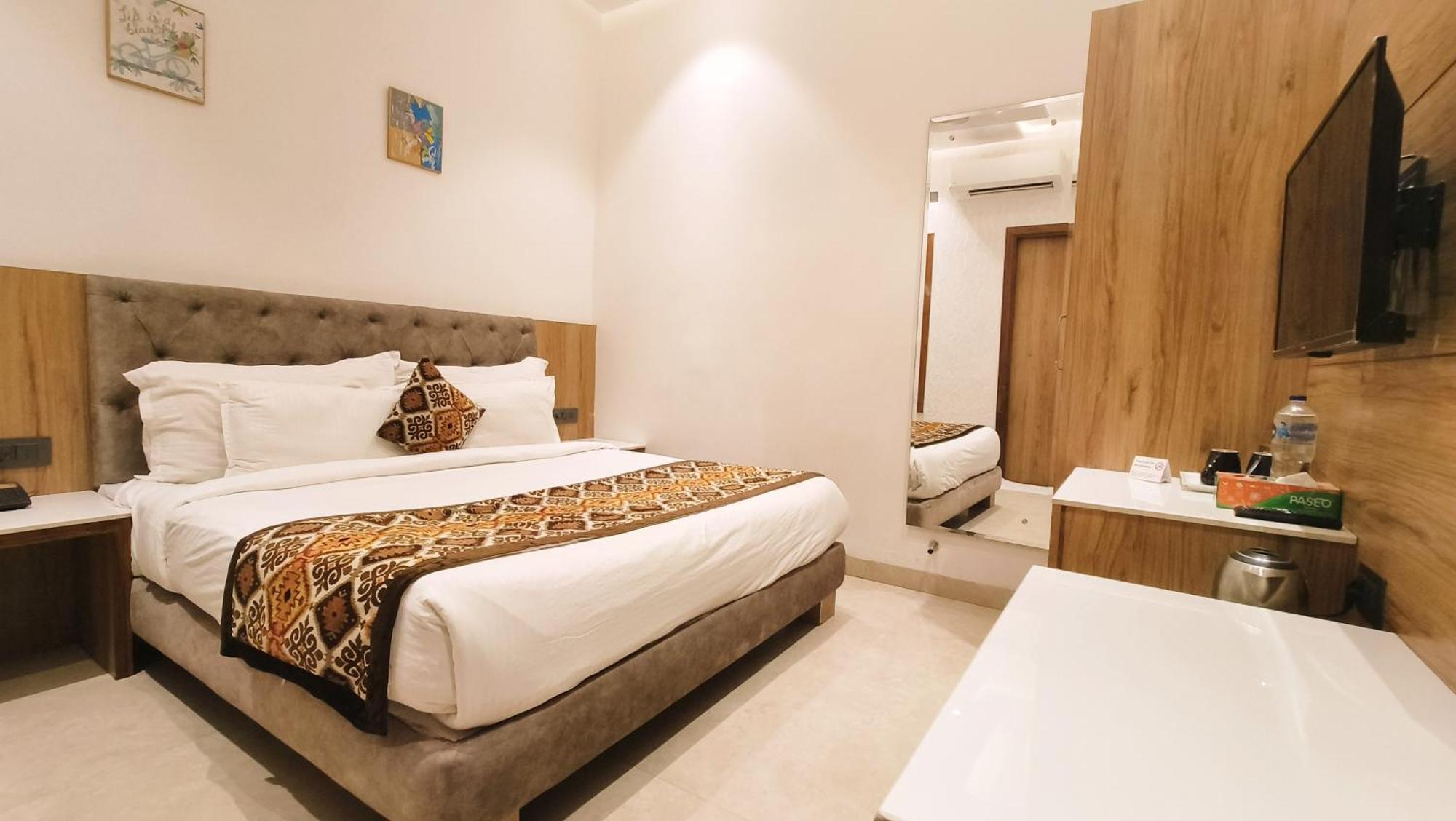 Blessings Hotel Amritsar Esterno foto