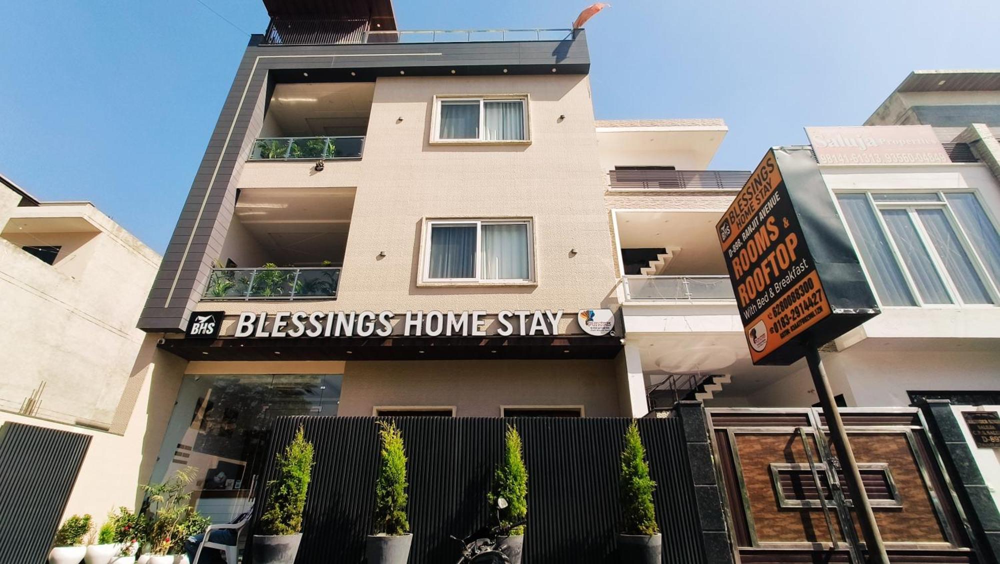 Blessings Hotel Amritsar Esterno foto